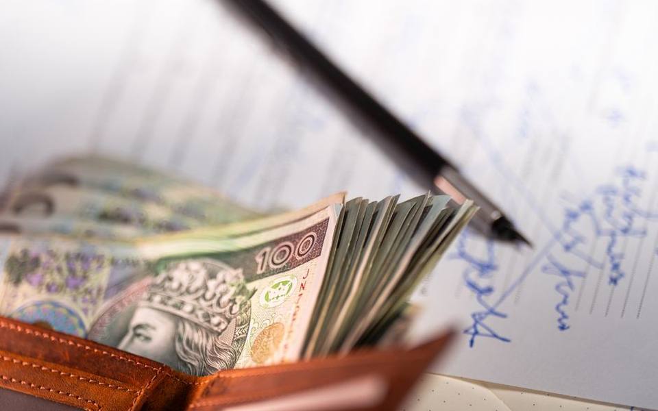 Choosing Between Cash-Out Refinancing and a Second Mortgage